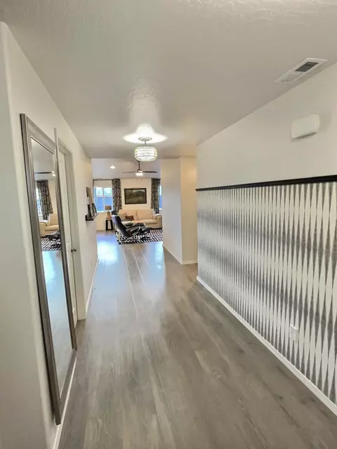 4916 Squirrel St, Springfield, OR 97478 photo 3