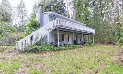 800 Hummingbird Rd, Cave Junction, OR 97523