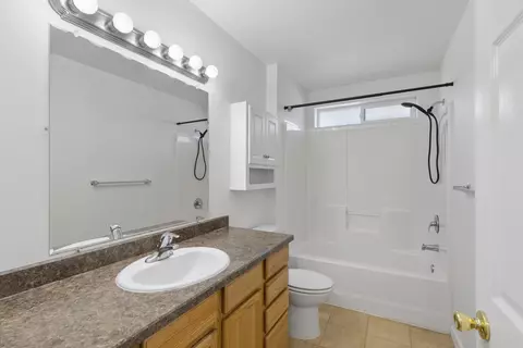 Bath - 61254 Blakely Rd, Bend, OR 97702 photo 2 of 2