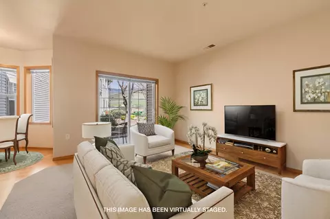 956 Golden Aspen Pl, Ashland, OR 97520