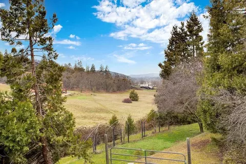 7681 Adams Rd, Talent, OR 97540