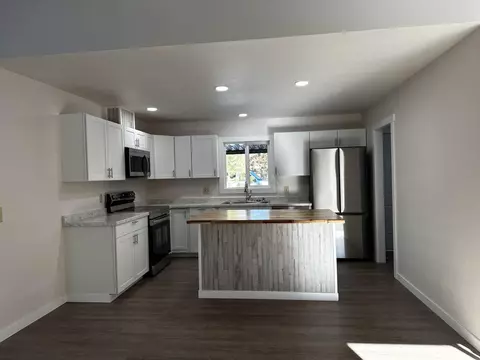 61061 Chuckanut Dr, Bend, OR 97702 photo 2