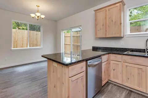430 Oak St, Phoenix, OR 97535 photo 8