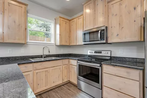 430 Oak St, Phoenix, OR 97535 photo 7