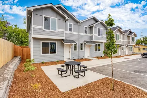 430 Oak St, Phoenix, OR 97535 photo 29