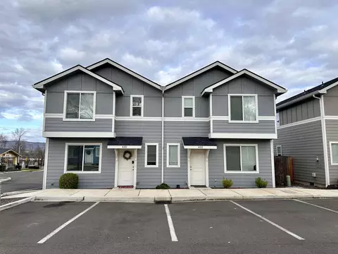 430 Oak St, Phoenix, OR 97535 photo 2