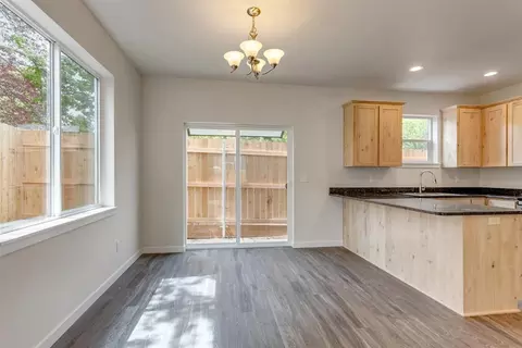 430 Oak St, Phoenix, OR 97535 photo 4