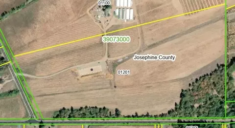 1675 White Schoolhouse Rd, Cave Junction, OR 97523