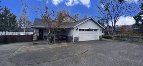 403 Cypress Ave, Rogue River, OR 97537 photo 1