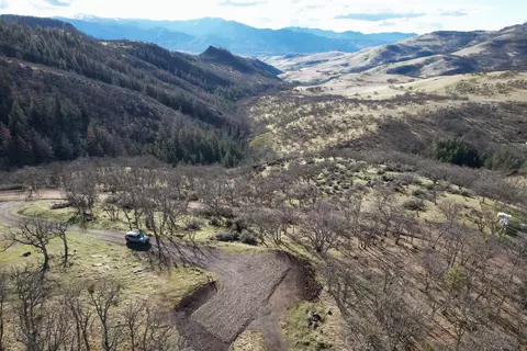 613 Cove Rd, Ashland, OR 97520