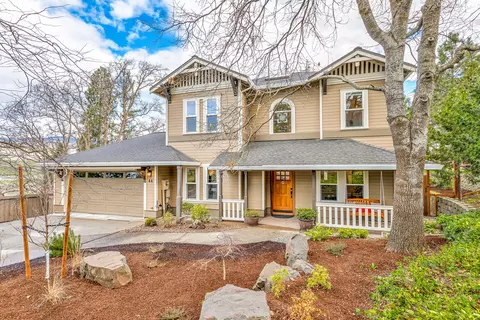 44 Schofield St, Ashland, OR 97520