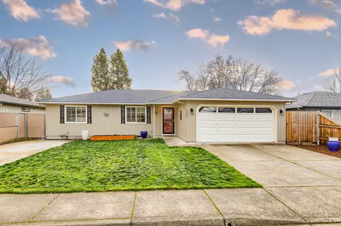 1254 Far West Ave, Central Point, OR 97502