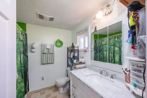 Bath - 325 E Mint Ln, Culver, OR 97734 photo 2 of 2