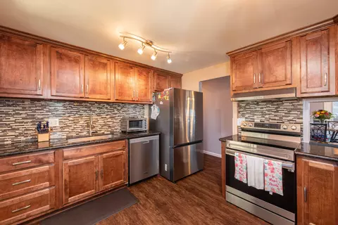 Kitchen - 325 E Mint Ln, Culver, OR 97734 photo 2 of 2