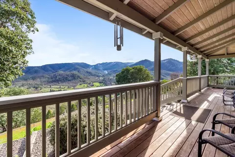 7746 Old Stage Rd, Central Point, OR 97502