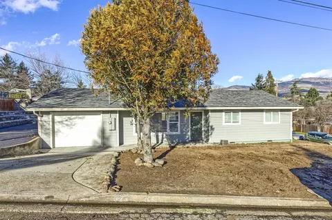 323 Maple St, Ashland, OR 97520