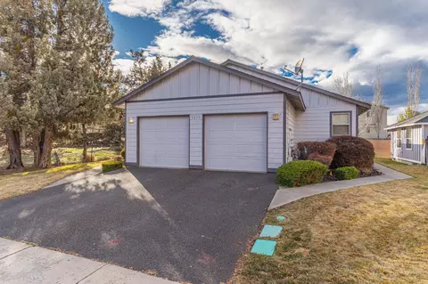 3059 NE Weddell St, Bend, OR 97701