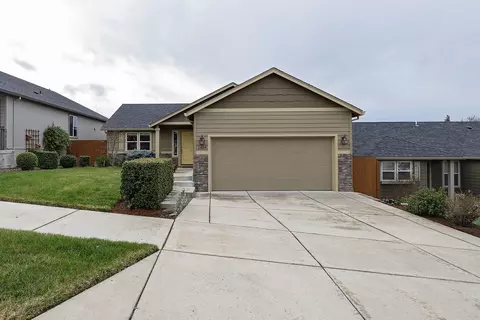 1424 Flower St, Medford, OR 97504