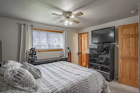 Bedroom - 590 Laurel St, Eagle Point, OR 97524 photo 1 of 2