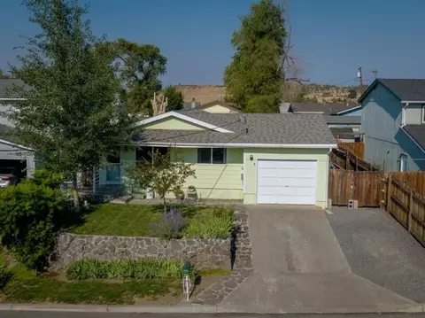 196 NE 9th St, Madras, OR 97741