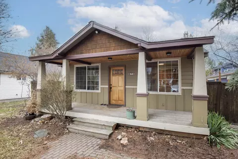 870 NW 12th St, Bend, OR 97703