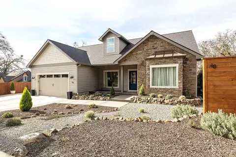 48 Black Oak Dr, Medford, OR 97504