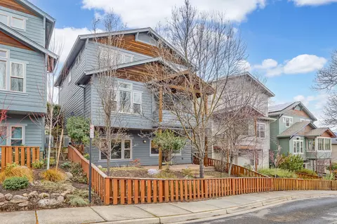 493 Park Ridge Pl, Ashland, OR 97520