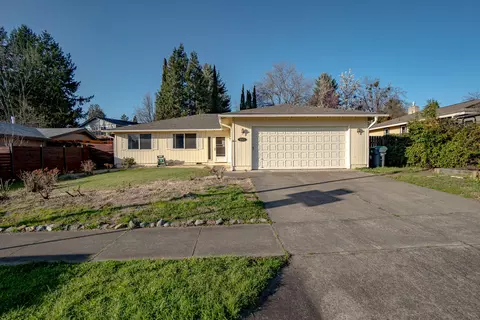 2563 Cedar Links Dr, Medford, OR 97504