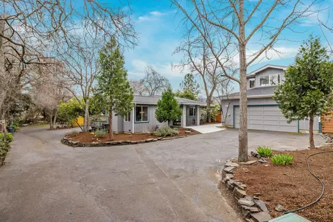 610 Chestnut St, Ashland, OR 97520