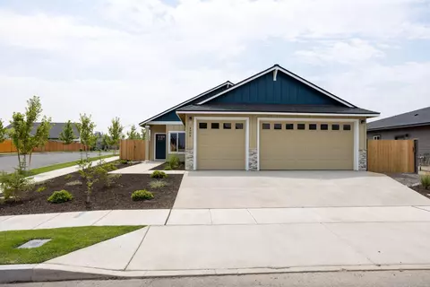 4904 SW Yew Pl #LOT 11, Redmond, OR 97756
