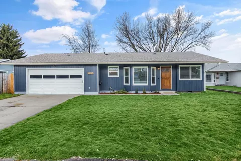 2934 Lois Ln, Grants Pass, OR 97527