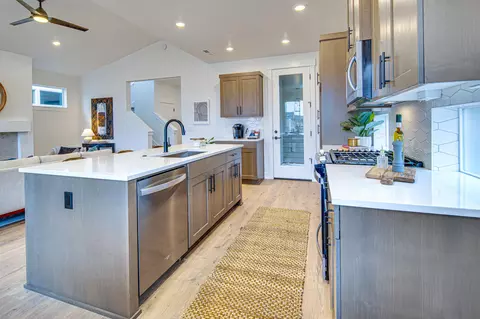 Kitchen - 3750 NE Petrosa Ave, Bend, OR 97701 photo 5 of 7