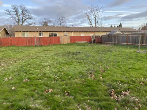 Exterior - 155 Bigham Dr, Central Point, OR 97502 photo 5 of 8