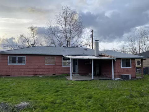 Exterior - 155 Bigham Dr, Central Point, OR 97502 photo 7 of 8