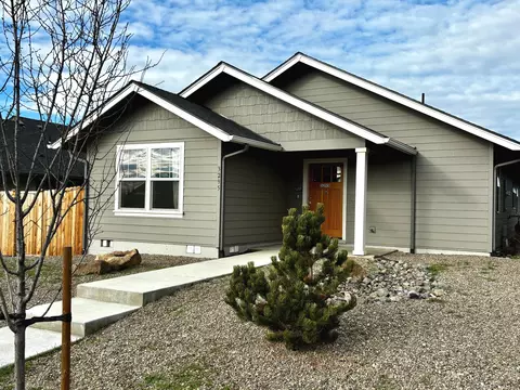 3295 W Antler Ave, Redmond, OR 97756