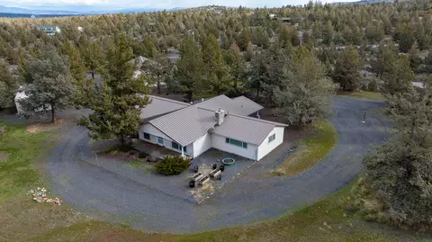 7043 Highland Dr, Powell Butte, OR 97753