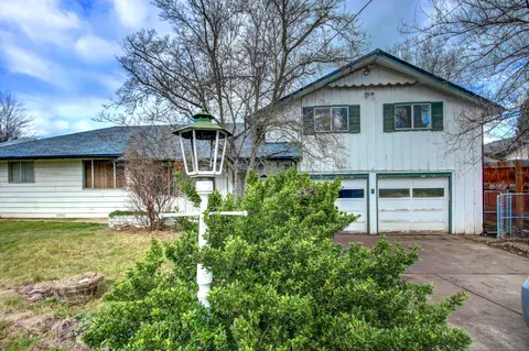 3091 E Mcandrews Rd, Medford, OR 97504