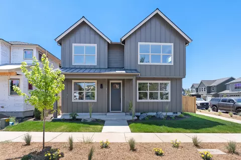 2737 NE Rainier Dr #LOT 29, Bend, OR 97701