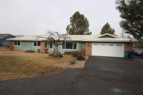 5726 Valley View Ln, Klamath Falls, OR 97601