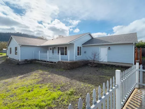 795 Thompson Ave, Winston, OR 97496