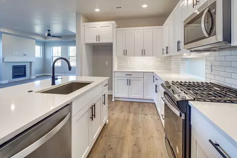 Kitchen - 3816 Cole Rd, Bend, OR 97701 photo 4 of 5