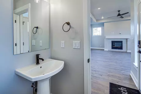 Bath - 3816 Cole Rd, Bend, OR 97701 photo 6 of 6