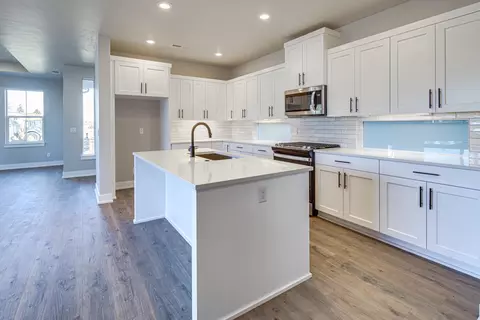 Kitchen - 3816 Cole Rd, Bend, OR 97701 photo 3 of 5