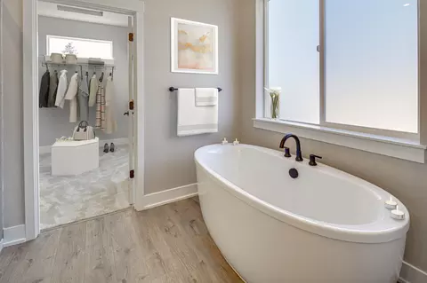 Bath - 3816 Cole Rd, Bend, OR 97701 photo 1 of 6