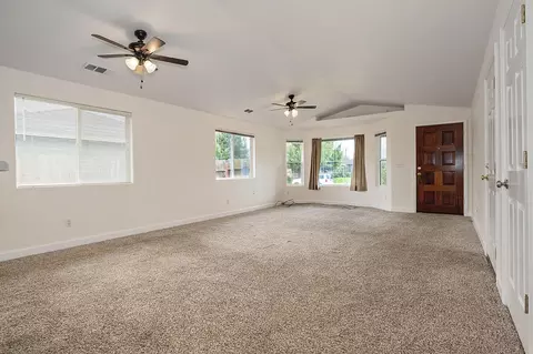 265 Candis Dr, Eagle Point, OR 97524 photo 2