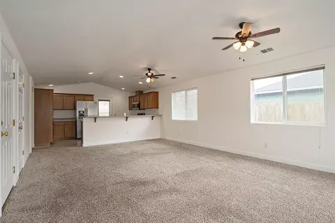 265 Candis Dr, Eagle Point, OR 97524 photo 3