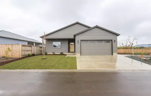 329 Quail Cir #108, Talent, OR 97540