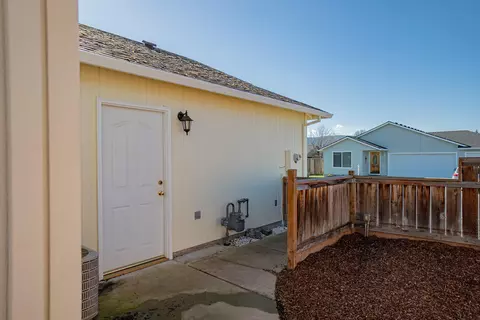 1141 Hawk Dr, Central Point, OR 97502 photo 16