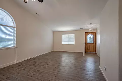 1141 Hawk Dr, Central Point, OR 97502 photo 4