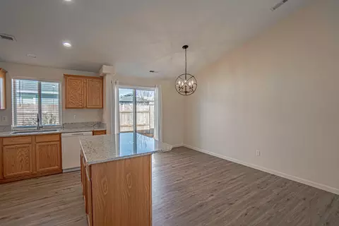 1141 Hawk Dr, Central Point, OR 97502 photo 5